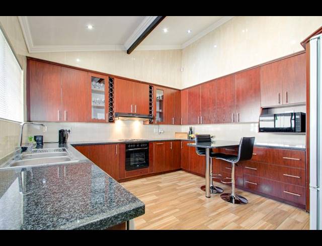 4 BEDROOM HOUSE FOR SALE IN BRYANSTON